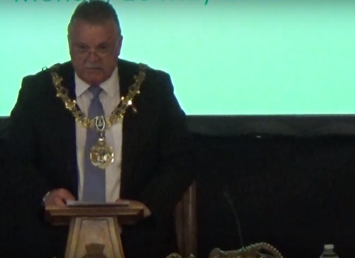 Outgoing Mayor of Wirral Cllr Les Rowlands giving a speech about his Mayoral year at the Annual meeting of Wirral Council 16th May 2016